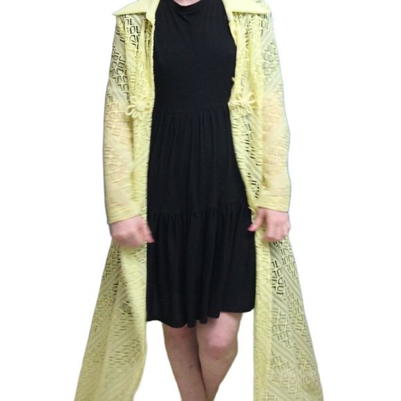Yellow vintage cut out duster maxi length with front snaps and bow with collar - Picture 7 of 15